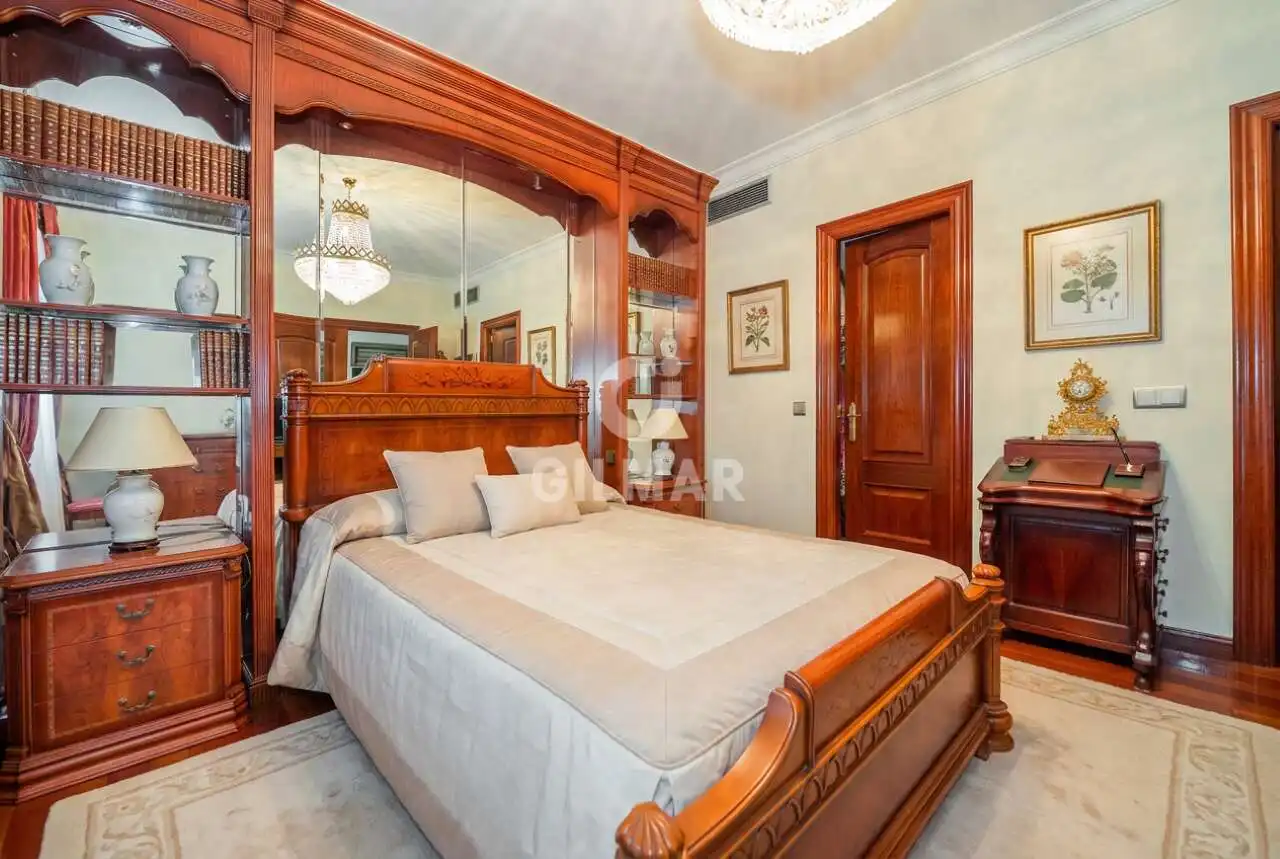 Dormitori de Casa o xalet en venda en Madrid amb Calefacció, Jardí privat i Piscina