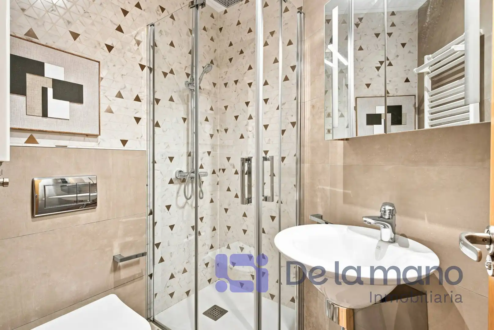 Bathroom of Flat for rent in Madrid  with Air Conditioner, Heating and Furnished