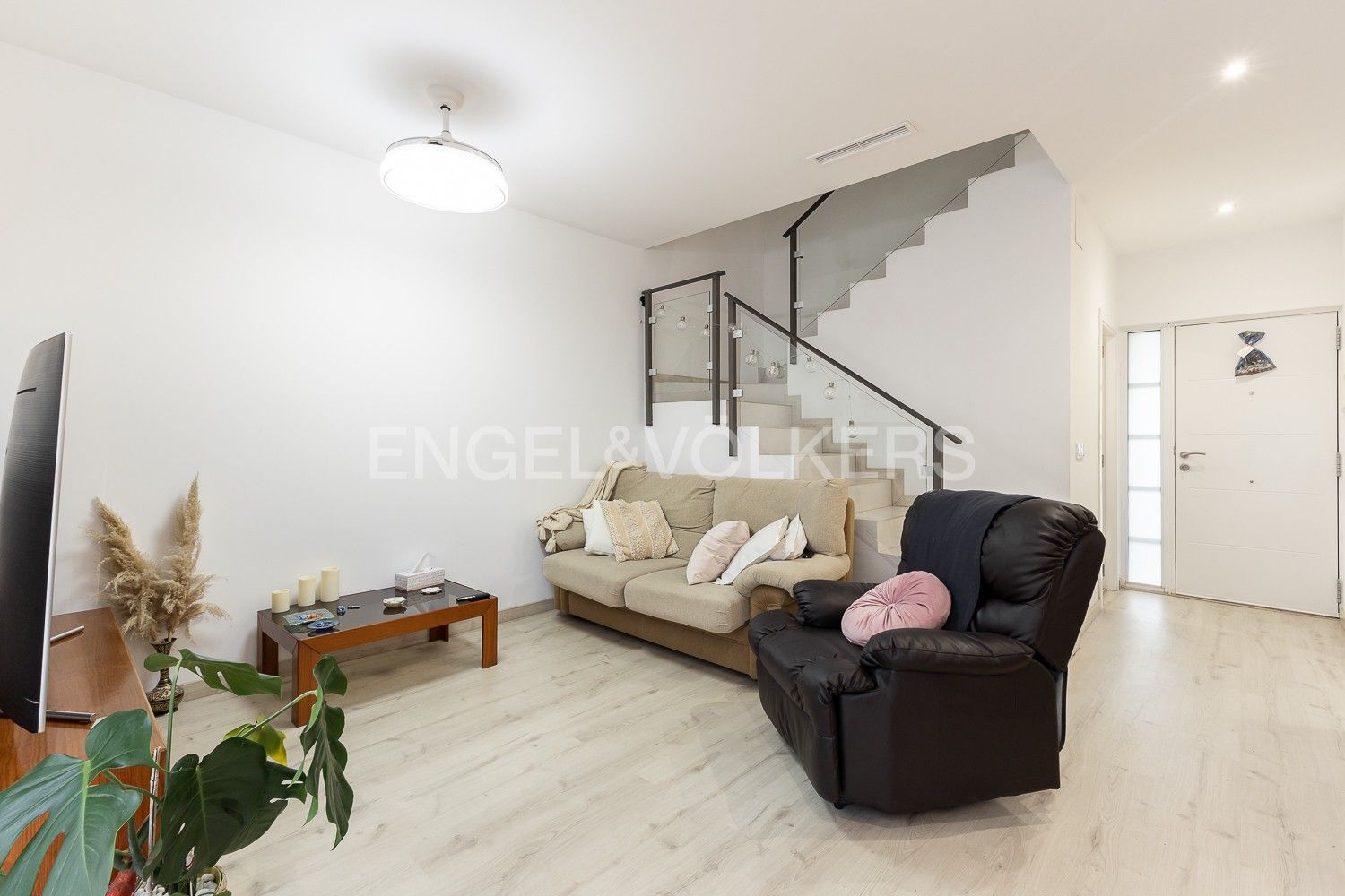 Sala d'estar de Casa o xalet en venda en  Valencia Capital amb Aire condicionat, Calefacció i Jardí privat