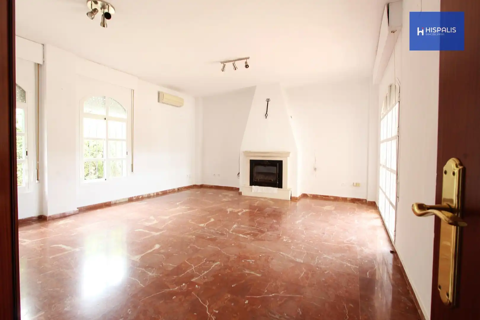 Sala de estar de Casa o chalet en venta en Almensilla con Aire acondicionado, Trastero y Piscina