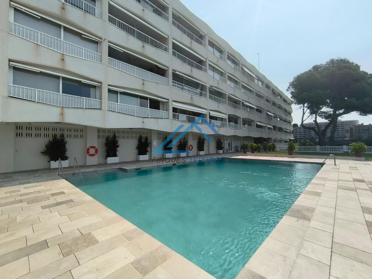 Swimming pool of Flat to rent in Salou  with Air Conditioner, Heating and Private garden