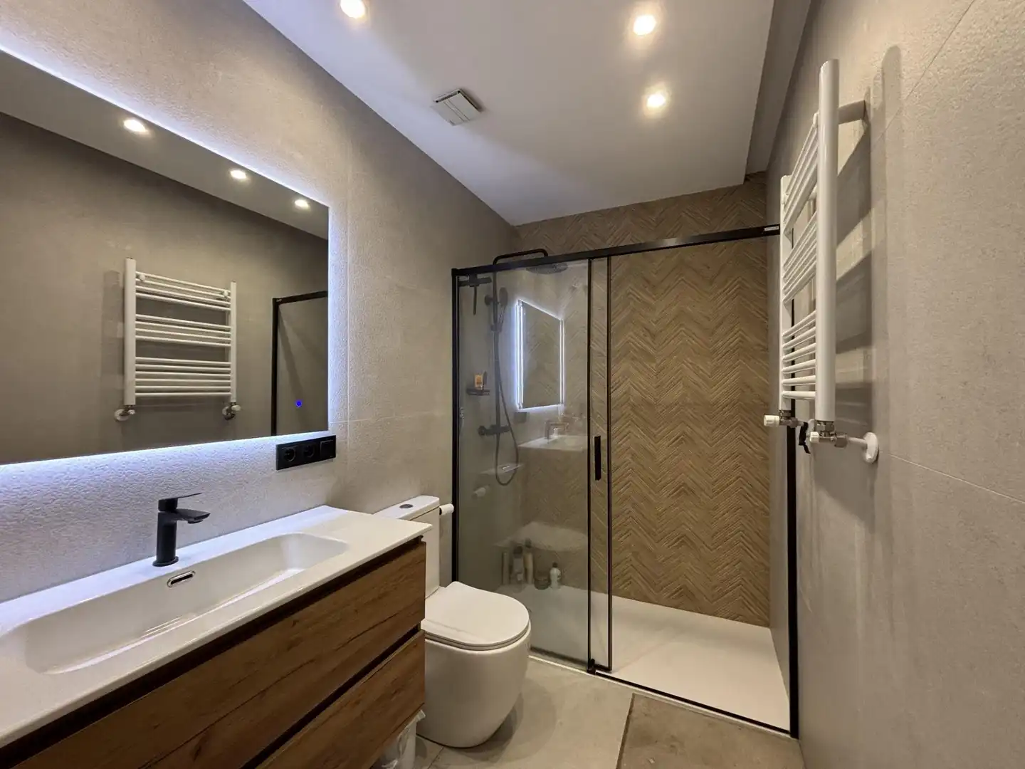 Baño de Piso de alquiler en Bilbao  con Amueblado y Balcón