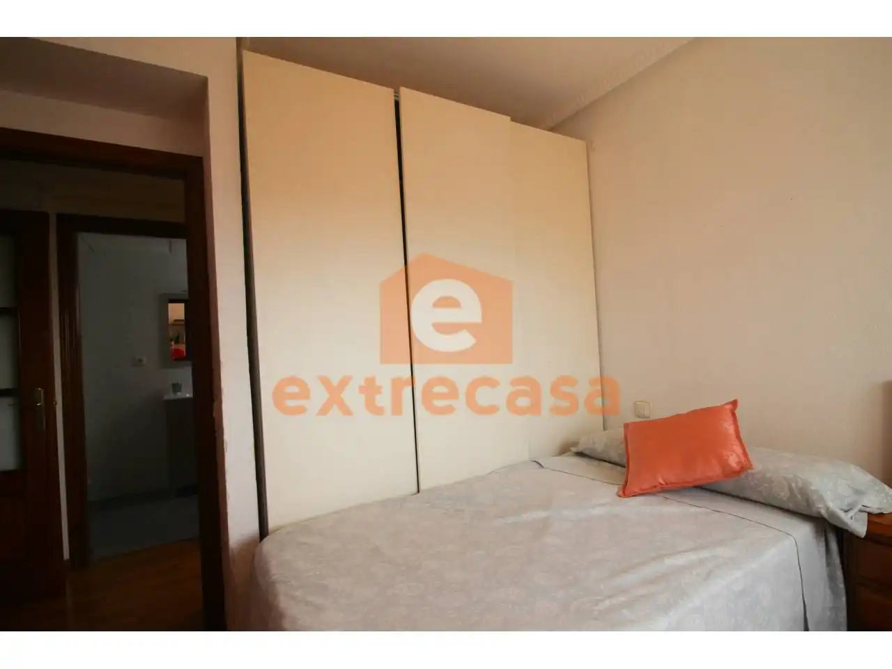 Dormitori de Apartament en venda en Badajoz amb Aire condicionat i Terrassa