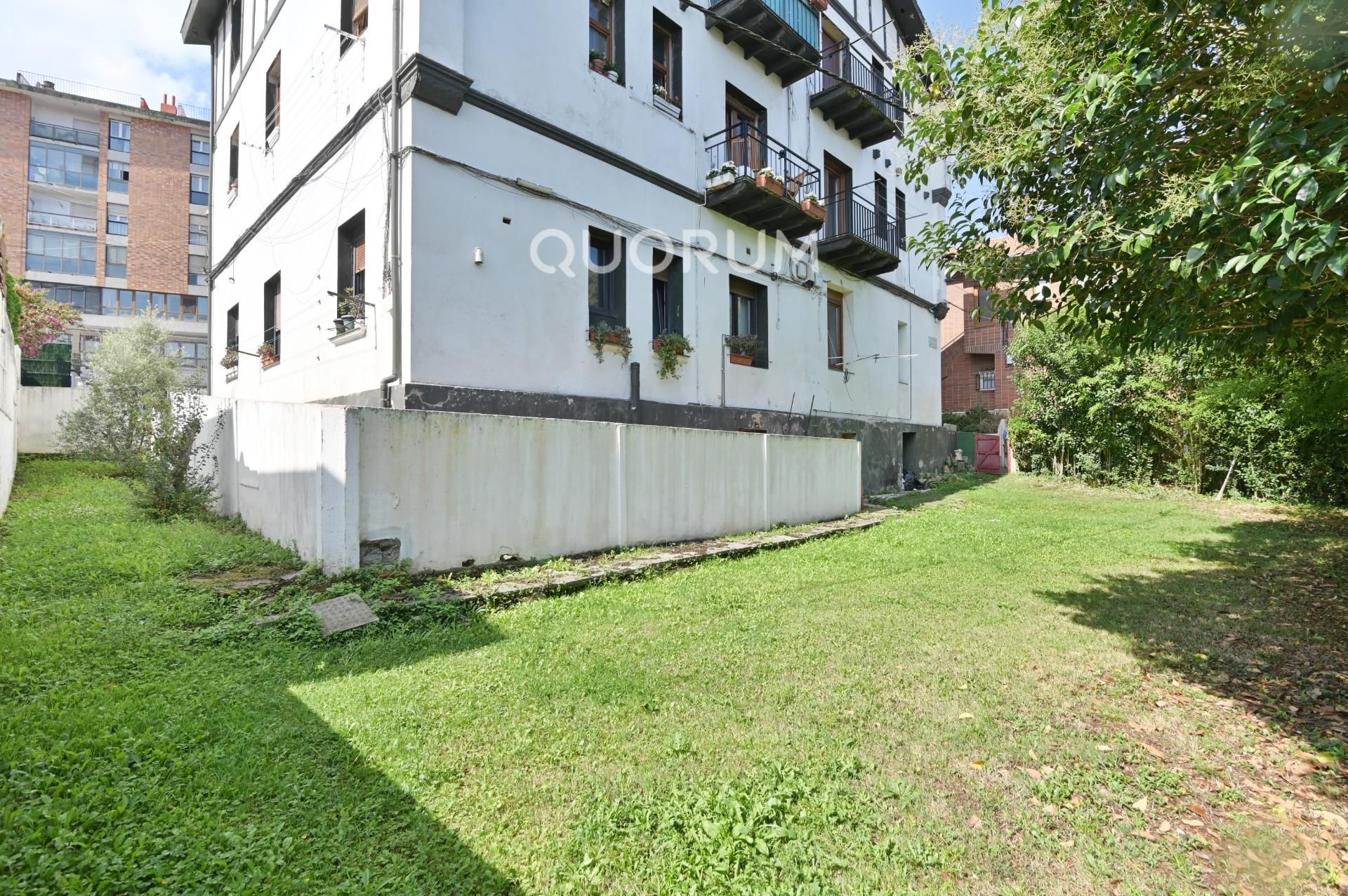 Vista exterior de Pis en venda en Getxo  amb Calefacció i Jardí privat