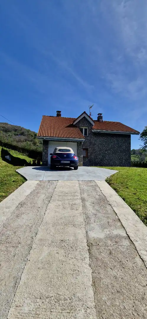 Aparcament de Casa o xalet en venda en Riosa amb Calefacció, Jardí privat i Terrassa