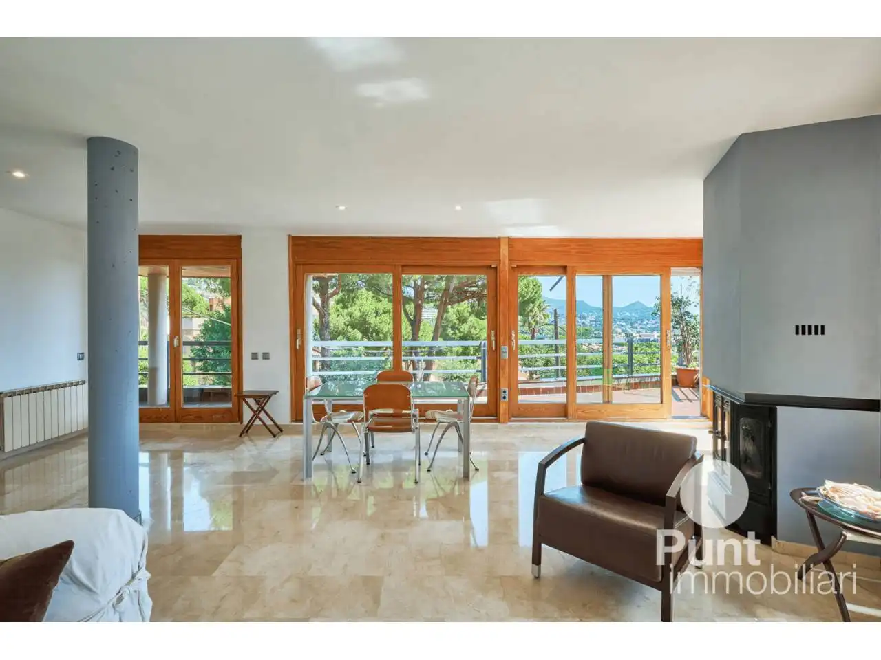 Sala d'estar de Casa o xalet en venda en Premià de Dalt amb Aire condicionat, Calefacció i Jardí privat