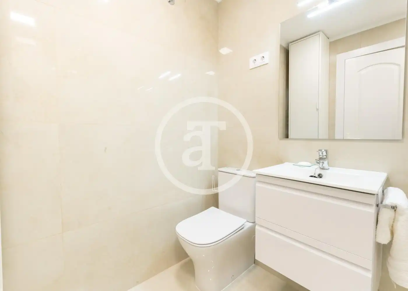 Flat for rent in Calle de Fereluz, Valdeacederas