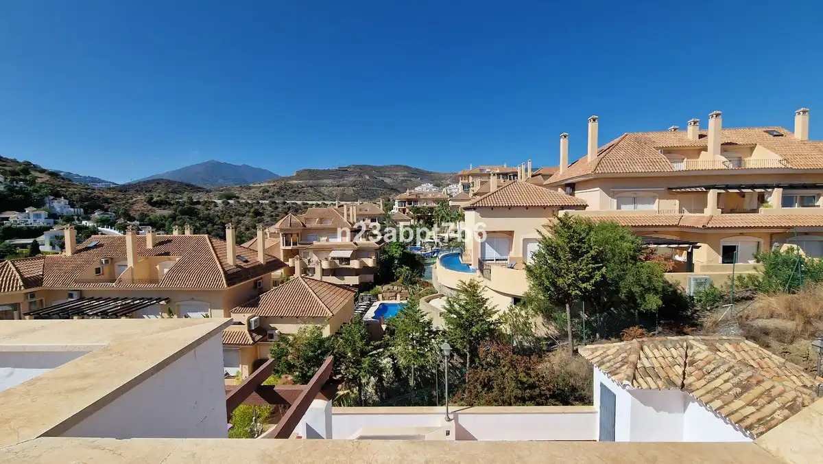 Àtic amb piscina en venda a Nueva Andalucía, imagen 3
