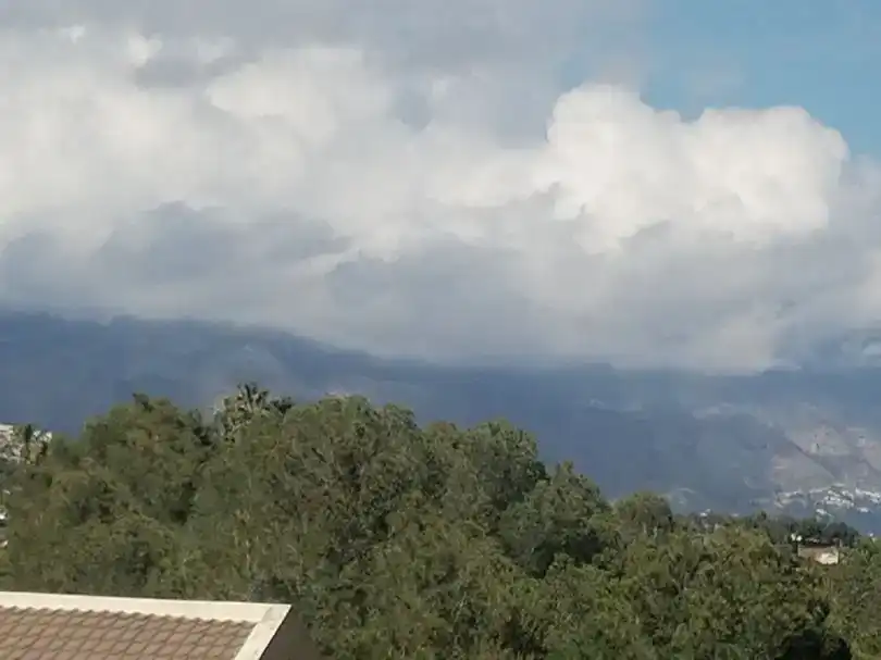 Vista exterior de Casa o xalet en venda en La Nucia amb Aire condicionat, Parquet i Piscina