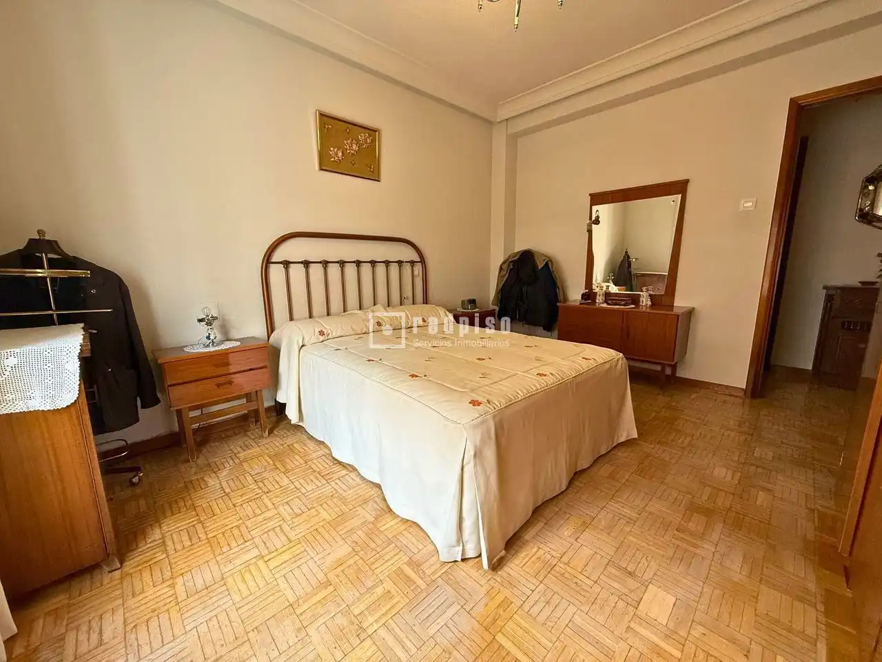 Habitación de Piso en venta en Madrid con Calefacción, Parquet y Terraza
