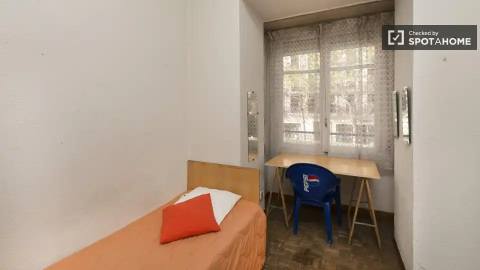 Bedroom of Flat for share in Madrid  with Air Conditioner, Heating and Terrace