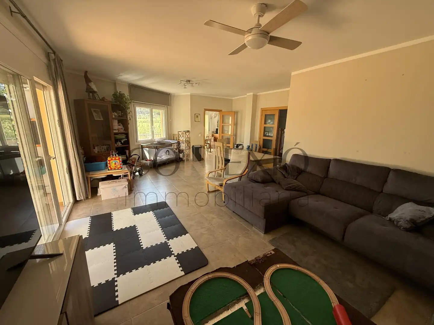 Sala d'estar de Casa o xalet en venda en Sant Julià de Ramis amb Aire condicionat, Calefacció i Jardí privat