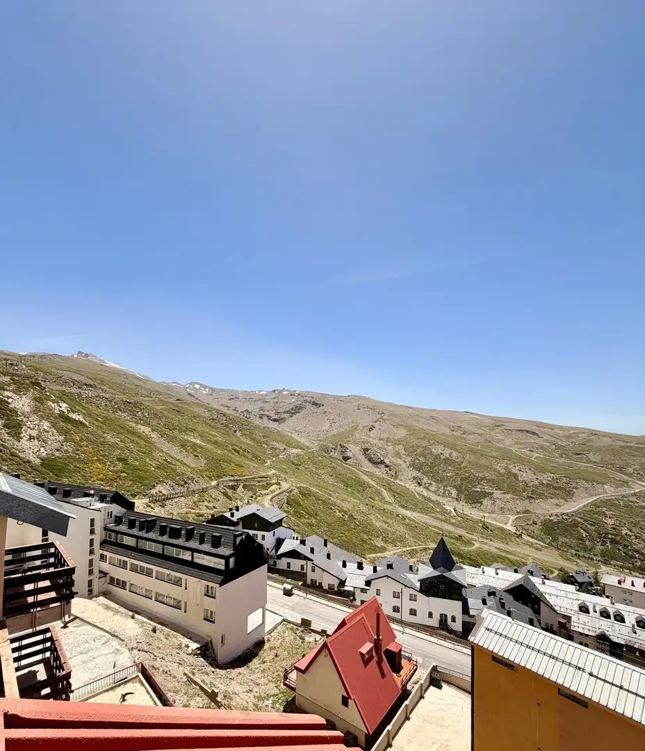 Vista exterior de Àtic en venda en Sierra Nevada amb Calefacció i Moblat