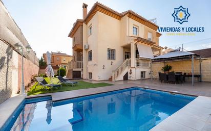 Piscina de Casa adosada en venda en Alhendín amb Aire condicionat, Terrassa i Piscina