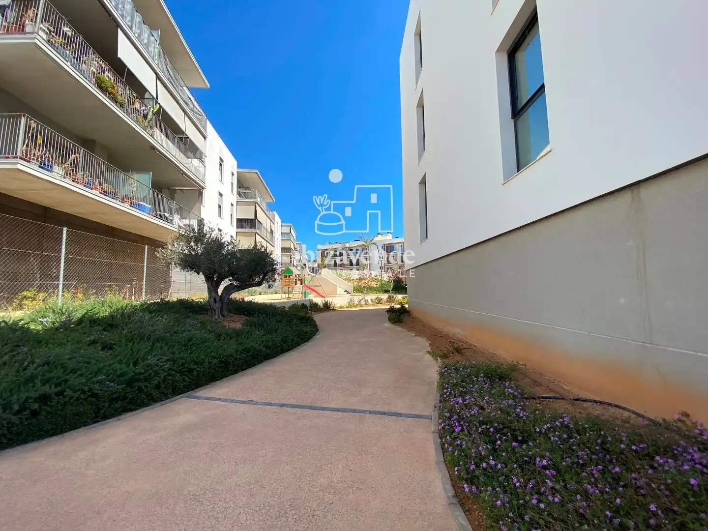 Außenansicht von Wohnung zur Miete in Santa Eulària des Riu mit Klimaanlage, Heizung und Terrasse