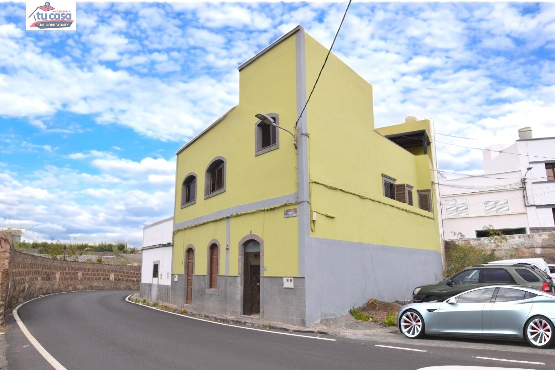 Vista exterior de Casa o xalet en venda en Arucas amb Terrassa i Balcó