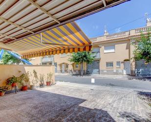 Vista exterior de Casa adosada en venda en Vilanova i la Geltrú amb Aire condicionat, Calefacció i Terrassa