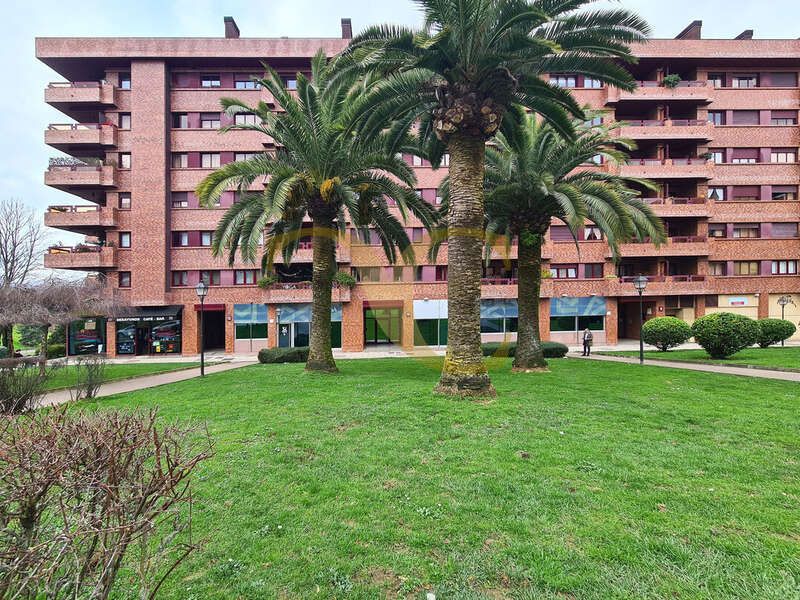 Vista exterior de Piso en venta en Oviedo  con Calefacción