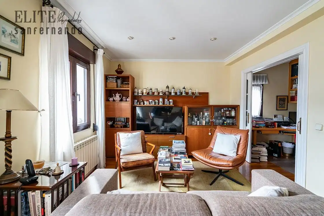 Sala de estar de Casa o chalet en venta en Santander con Calefacción, Jardín privado y Parquet
