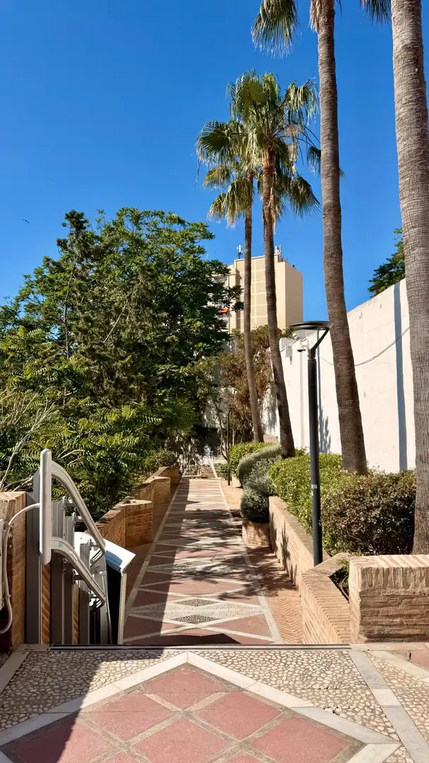 Außenansicht von Wohnung zum Verkauf in Torremolinos mit Klimaanlage, Heizung und Privatgarten