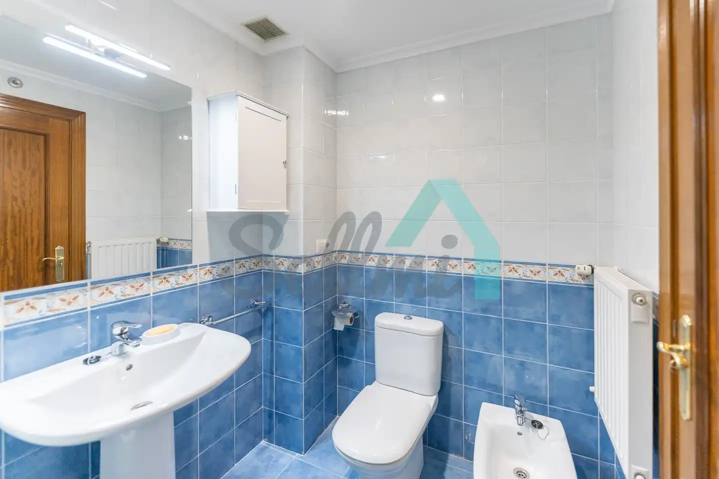 Baño de Piso de alquiler en Oviedo  con Calefacción, Parquet y Terraza
