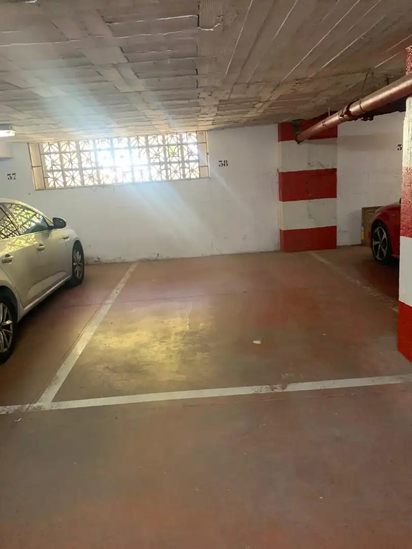 Parcheggio con ascensore in affitto a Avenida de Andalucía