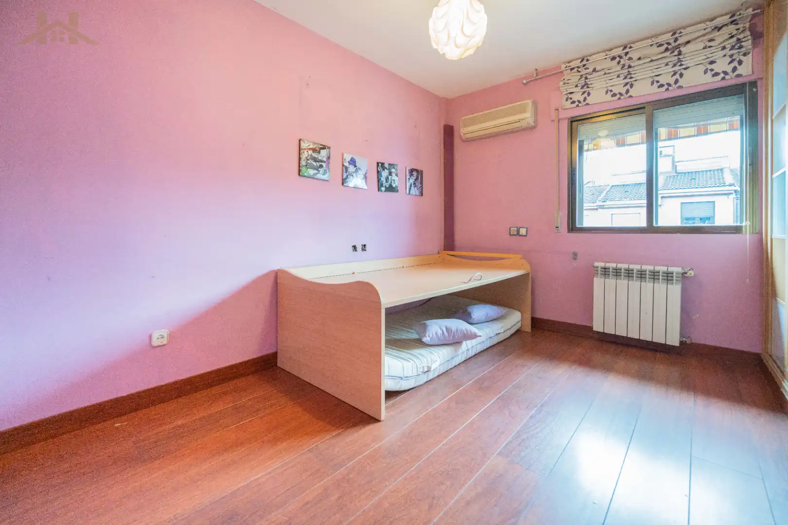 Habitación de Casa adosada en venta en Alcobendas con Aire acondicionado, Calefacción y Jardín privado