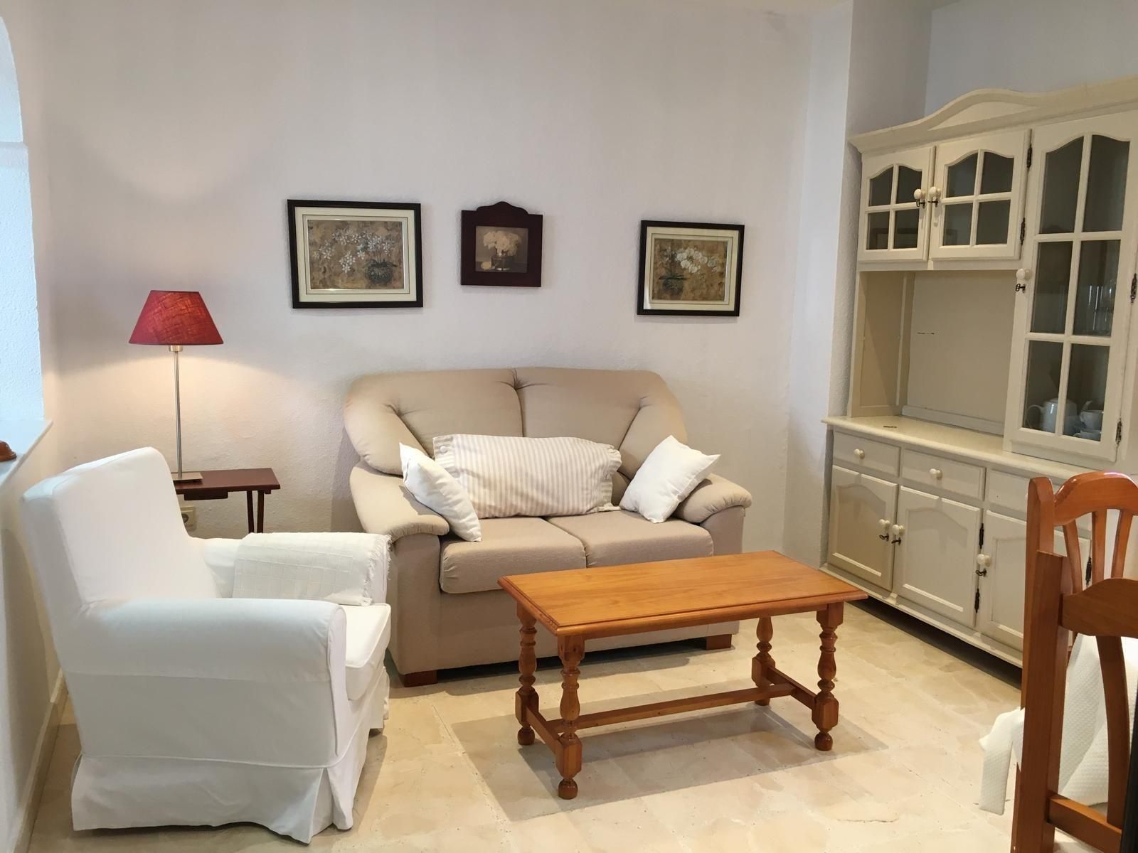 Sala d'estar de Estudi de lloguer en  Granada Capital amb Aire condicionat