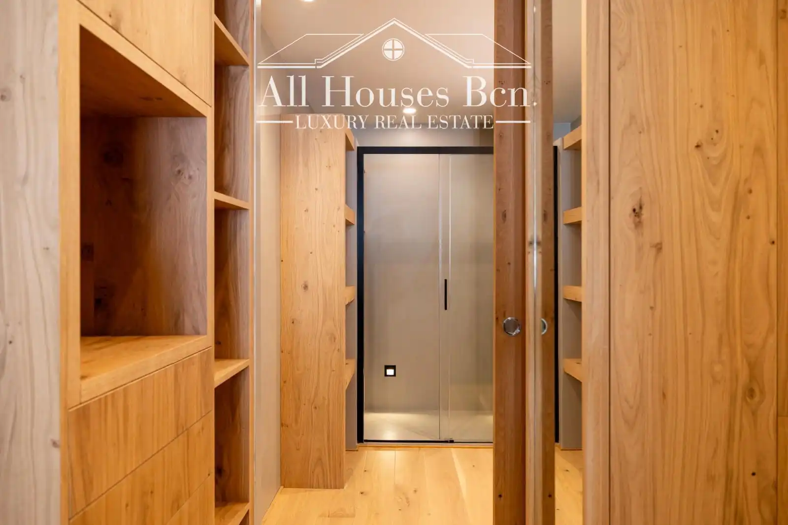 Flat for sale in Barcelona  with Air Conditioner, Heating and Parquet flooring
