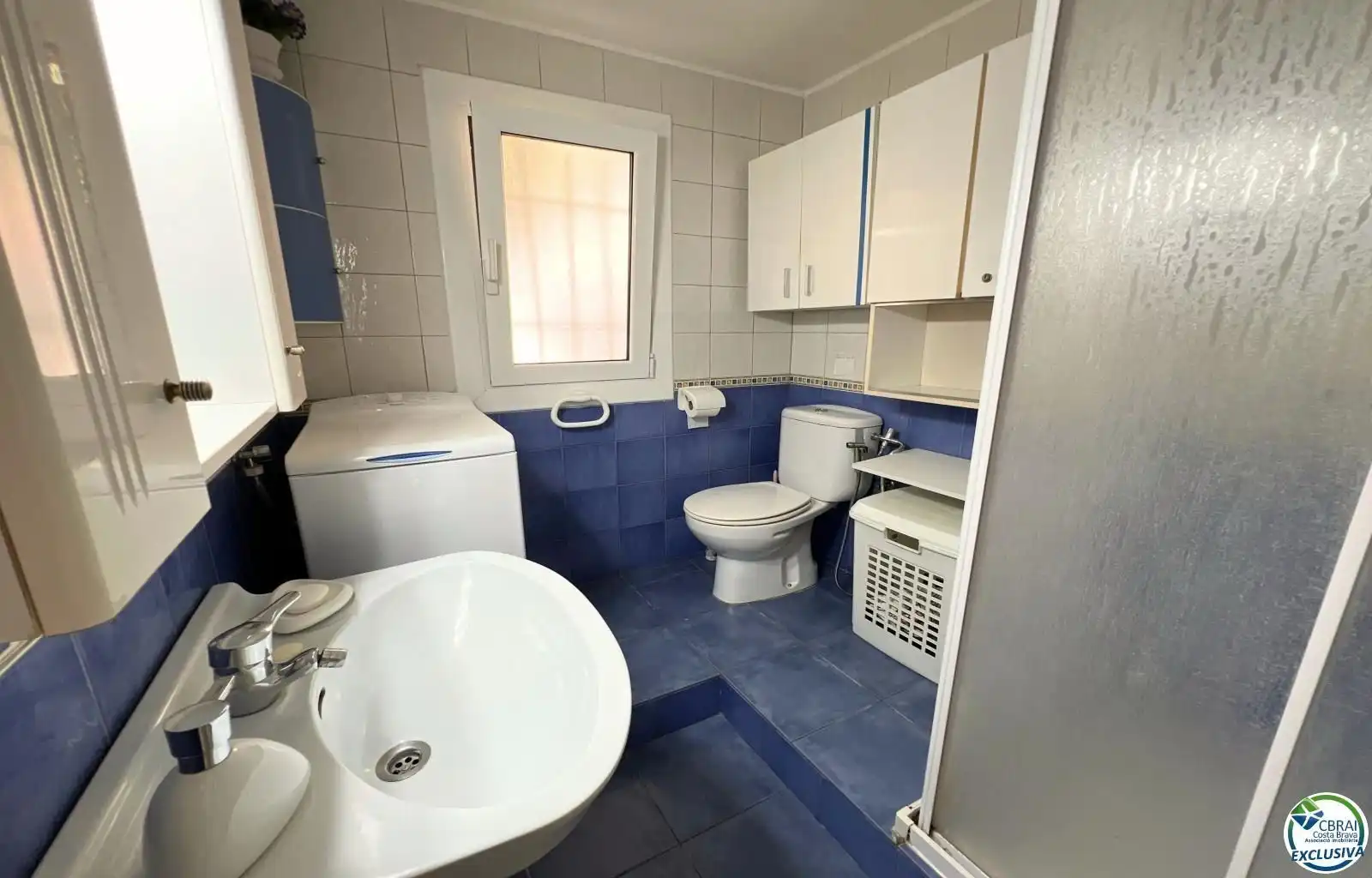 Bany de Apartament en venda en Roses amb Terrassa, Traster i Moblat