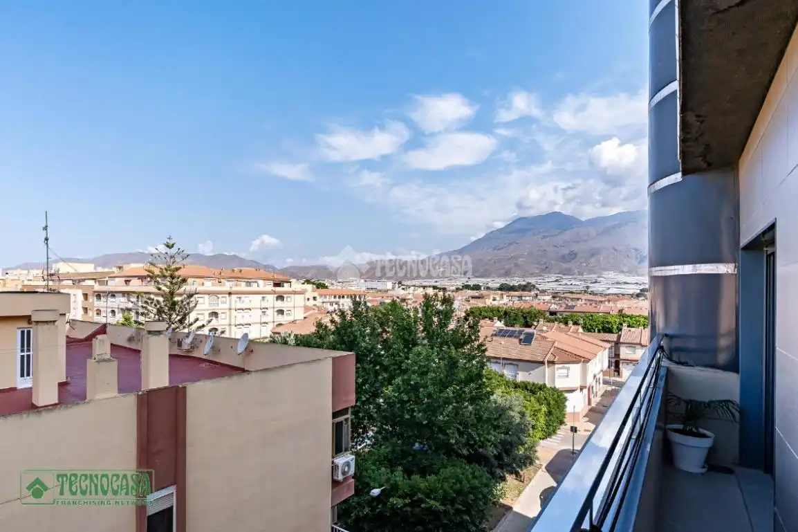 Vista exterior de Ático en venta en El Ejido con Aire acondicionado, Parquet y Balcón