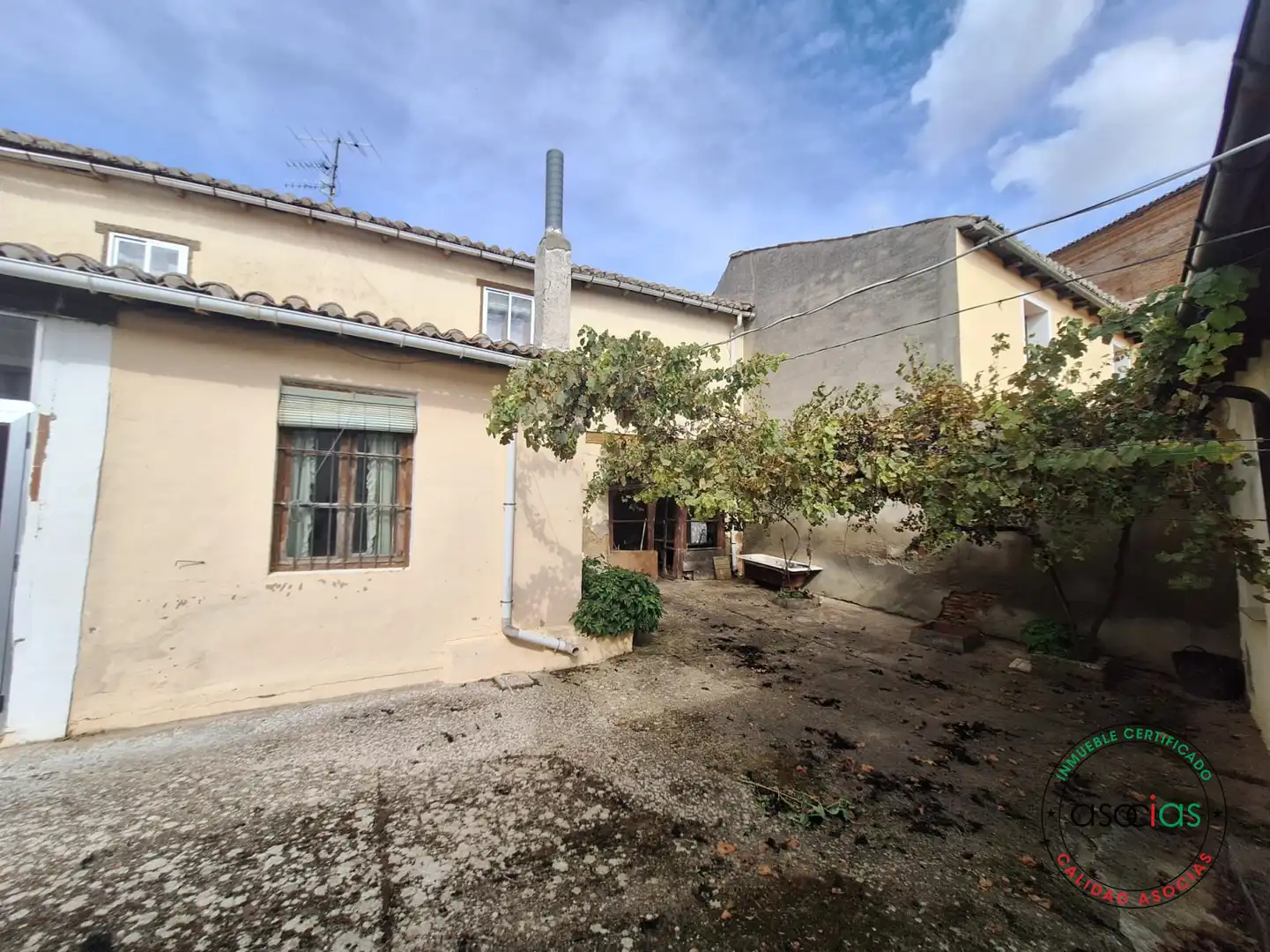 Vista exterior de Casa adosada en venta en Grajal de Campos con Calefacción, Jardín privado y Balcón