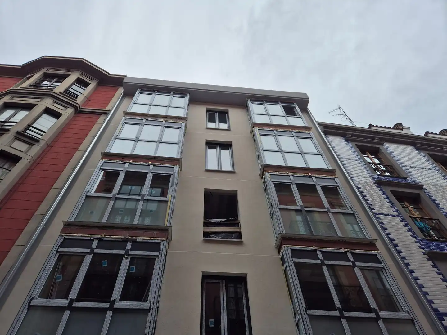 Vista exterior de Pis en venda en Gijón  amb Calefacció i Piscina