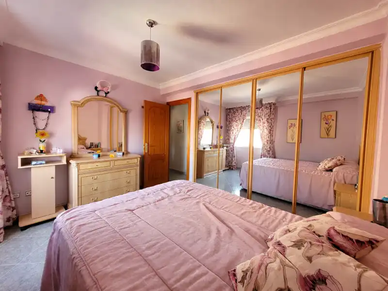Habitación de Piso en venta en Málaga con Terraza, Horno y Lavadora