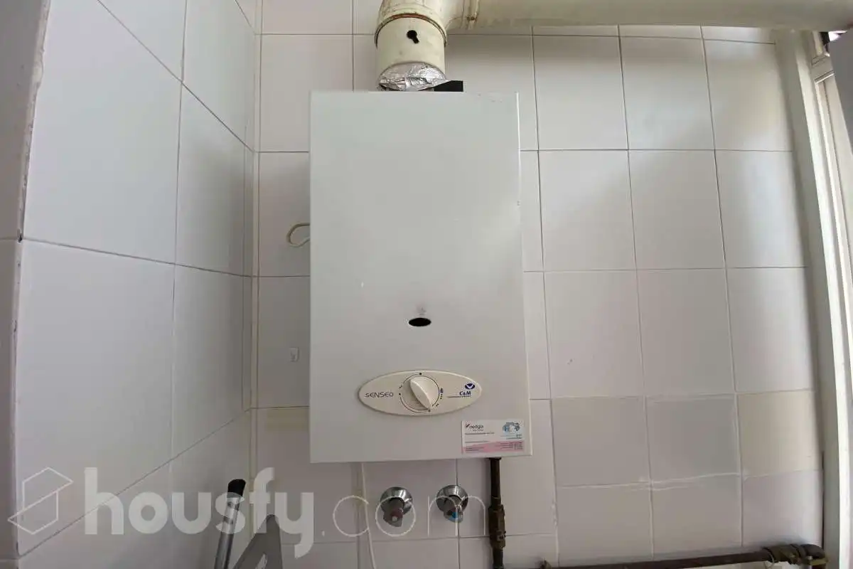 Badezimmer von Wohnung zur Miete in Sevilla mit Klimaanlage, Heizung und Terrasse