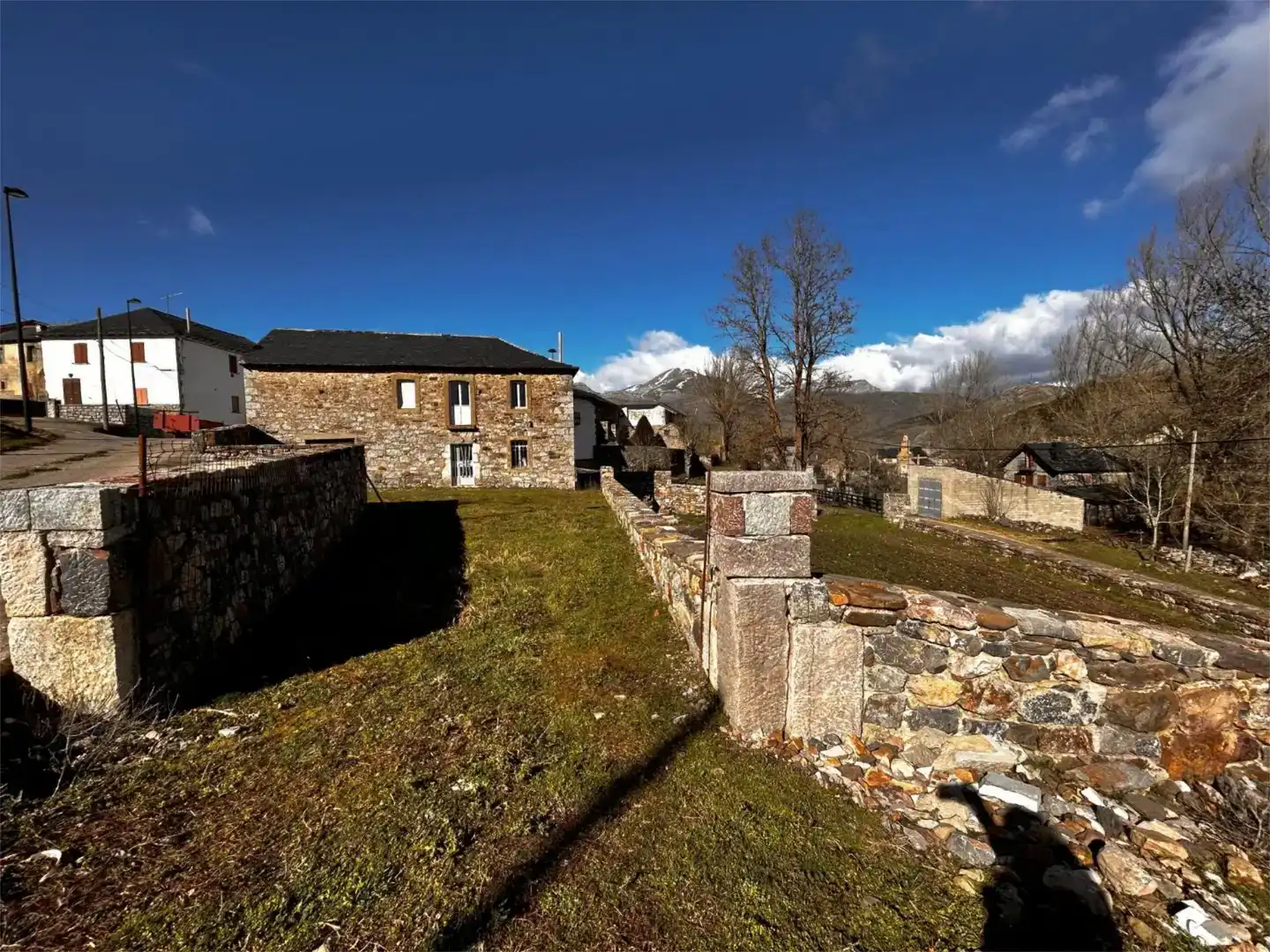 Vista exterior de Piso en venta en Cabrillanes con Jardín privado