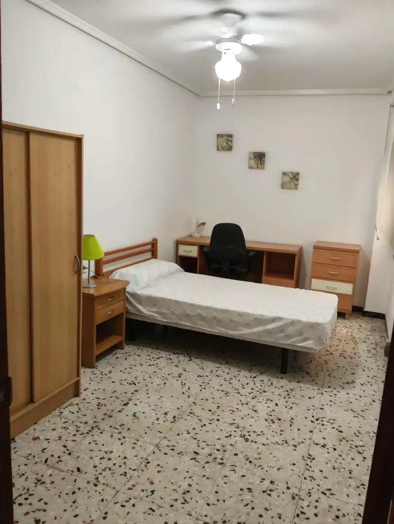 Habitación de Piso de alquiler en Elche / Elx con Amueblado