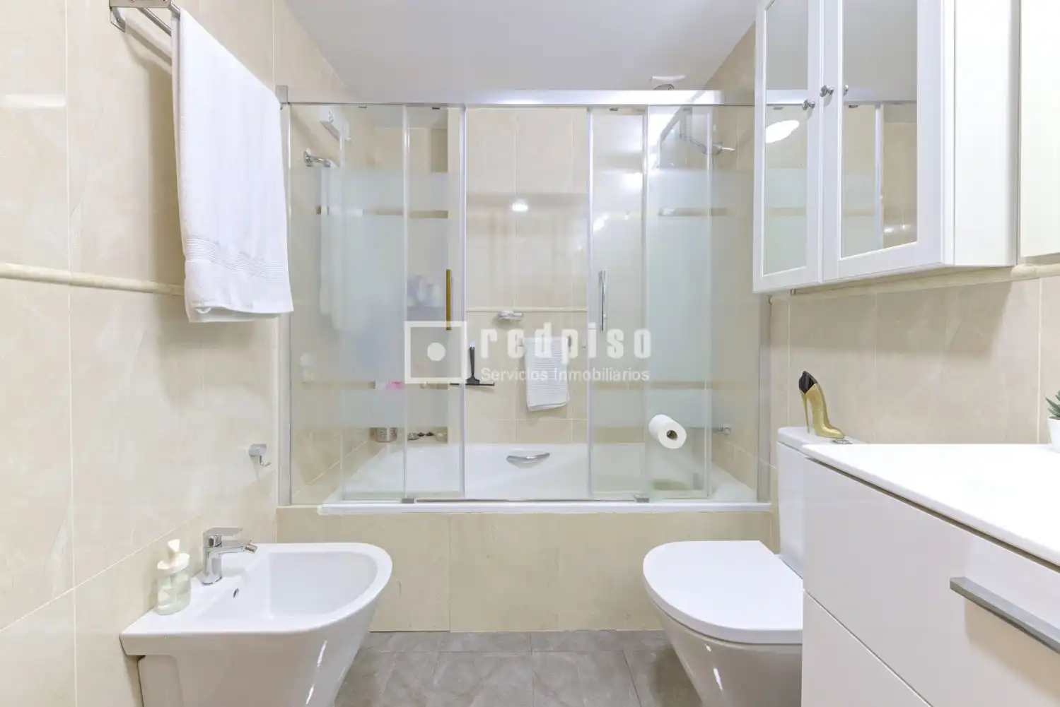 Badezimmer von Wohnung zum Verkauf in Boadilla del Monte mit Klimaanlage, Heizung und Privatgarten