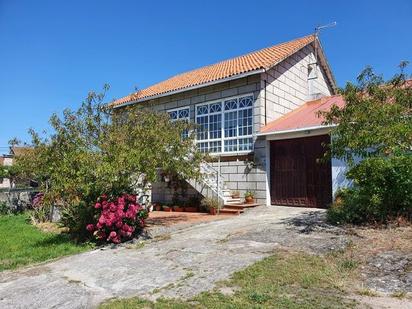 Exterior view of House or chalet for sale in Vilanova de Arousa  with Terrace and Balcony