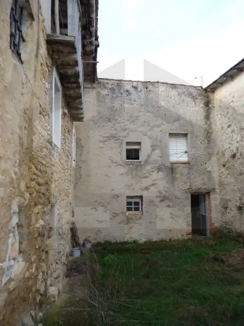Vista exterior de Casa o xalet en venda en Merindad de Cuesta-Urria amb Jardí privat, Traster i Moblat