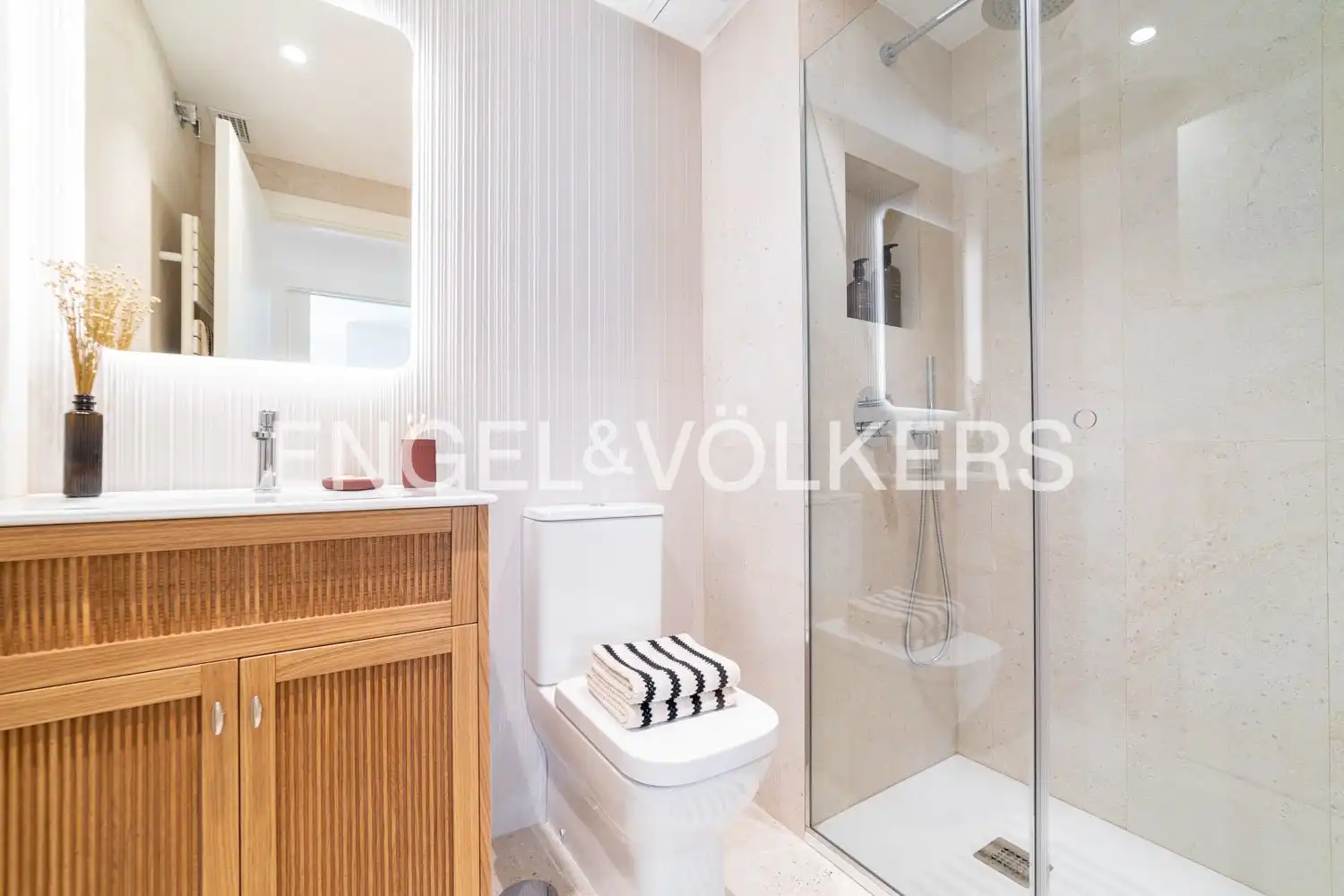 Baño de Piso en venta en Madrid con Aire acondicionado, Calefacción y Amueblado