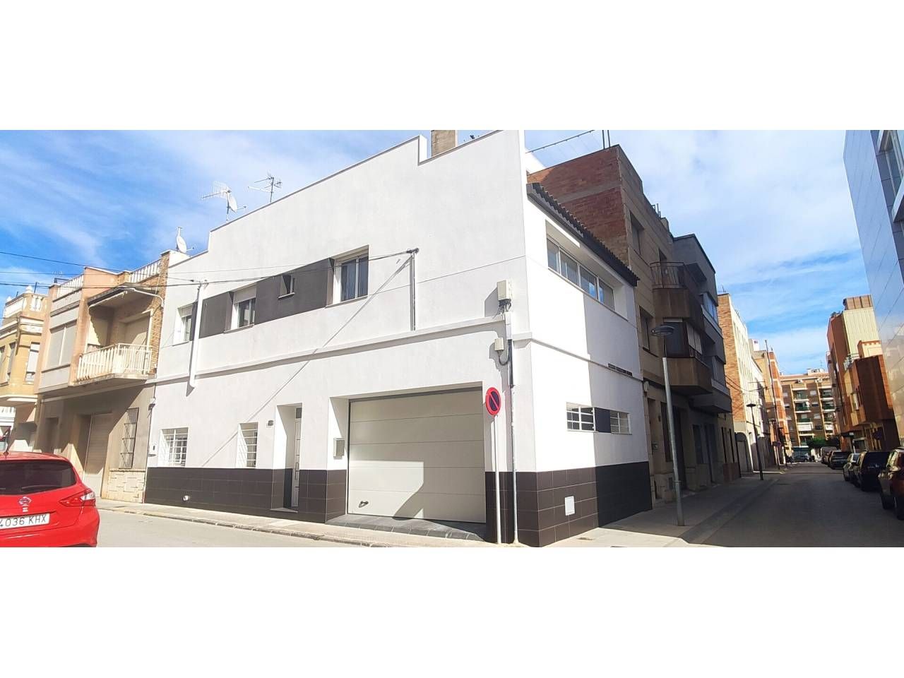 Vista exterior de Casa adosada en venda en Amposta amb Aire condicionat, Calefacció i Terrassa