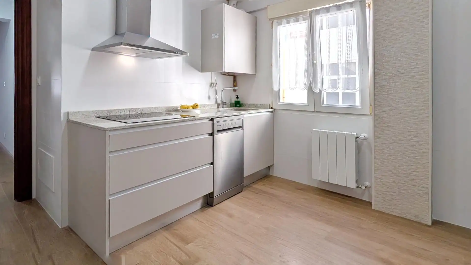 Piso con ascensor en venta en Cuatro Caminos, imagen 3