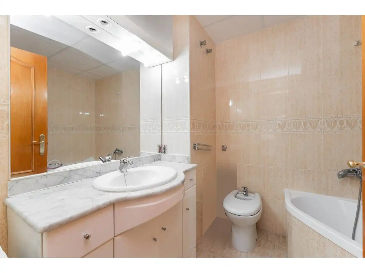 Baño de Piso en venta en Cunit con Aire acondicionado, Calefacción y Jardín privado