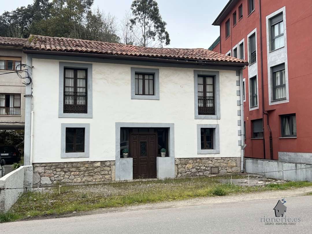 Exterior view of House or chalet for sale in Llanes