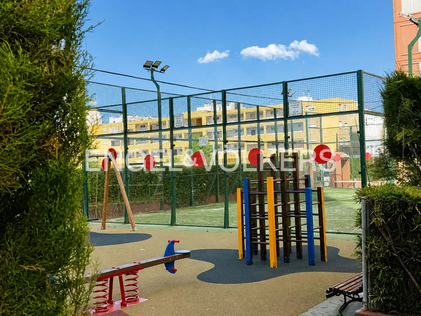 Terrassa de Pis de lloguer en La Pobla de Farnals amb Aire condicionat, Calefacció i Jardí privat