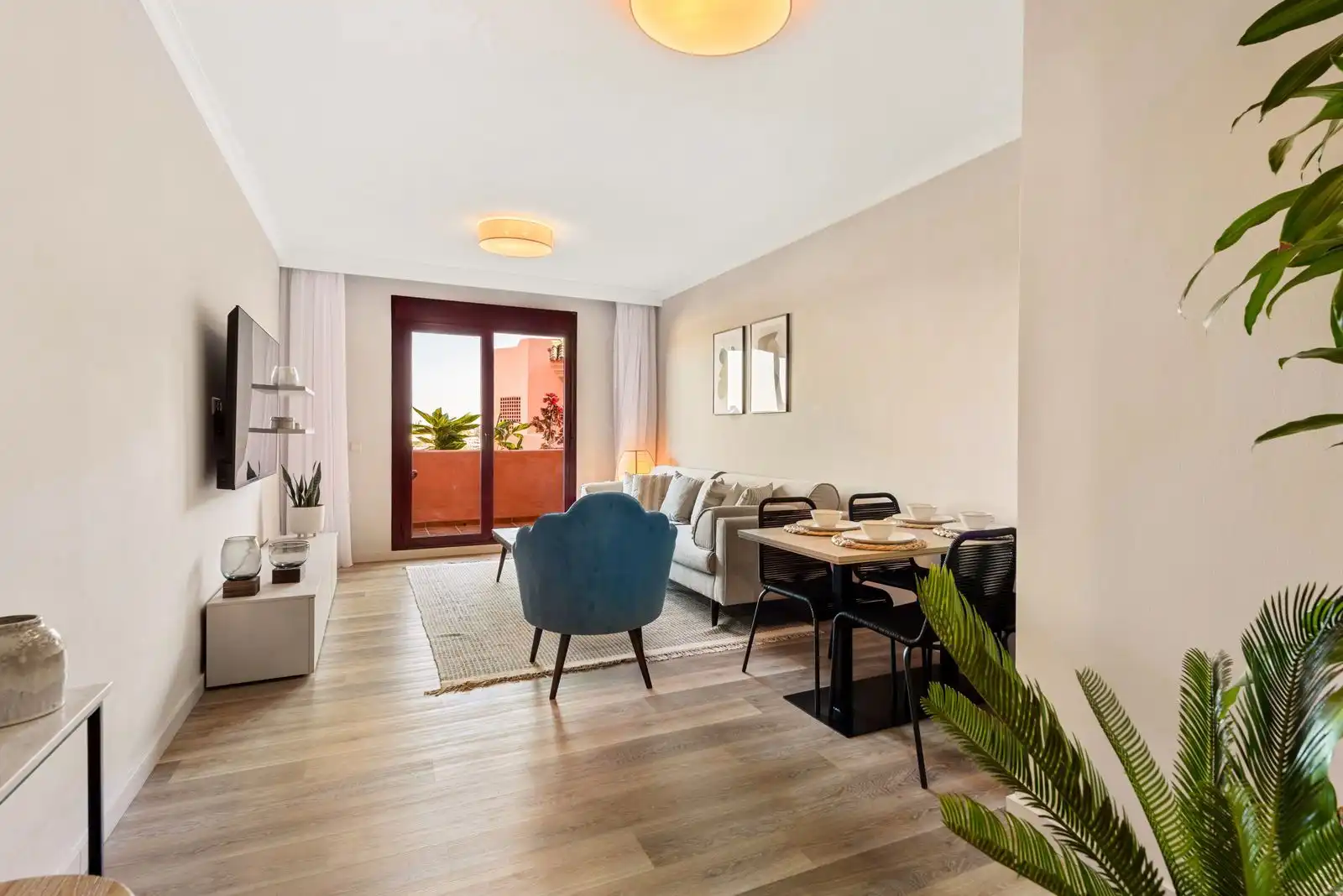 Sala de estar de Piso en venta en Benahavís con Aire acondicionado, Terraza y Amueblado