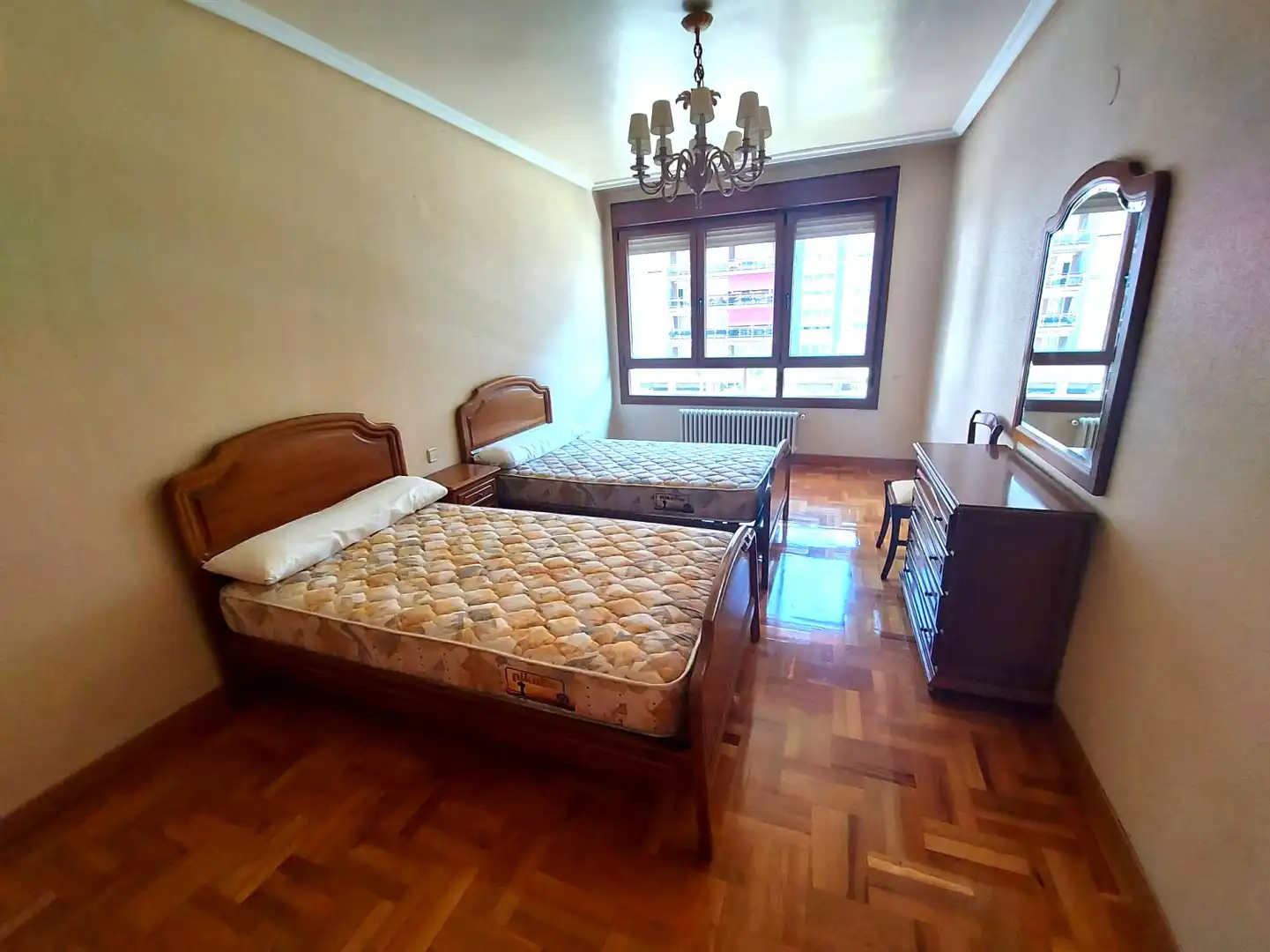 Dormitori de Pis en venda en  Logroño amb Calefacció, Parquet i Terrassa