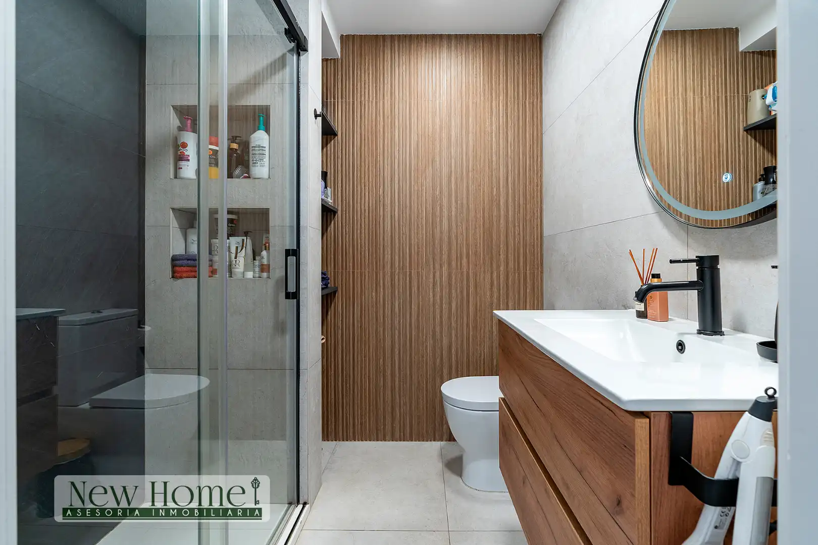 Baño de Piso en venta en Roquetas de Mar con Terraza y Amueblado