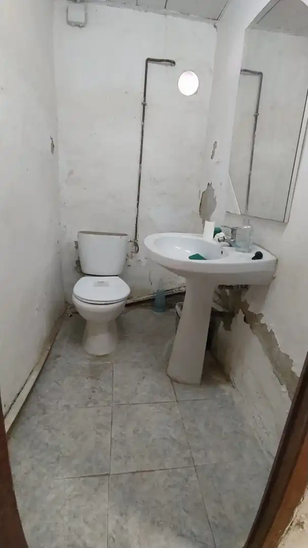 Baño de Nave industrial de alquiler en Manises con Calefacción y Alarma